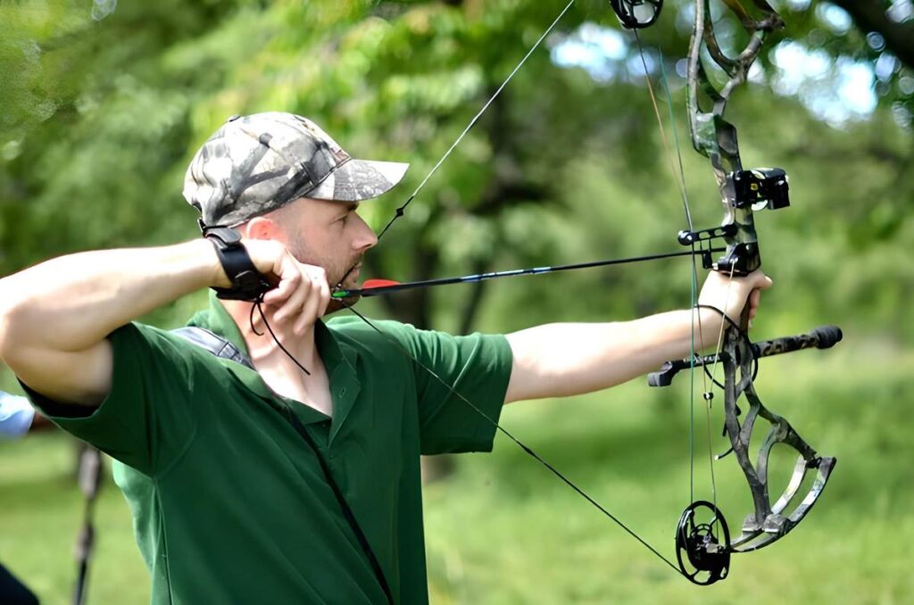 How To Accurately Shoot A Compound Bow A Beginners Guide 8285